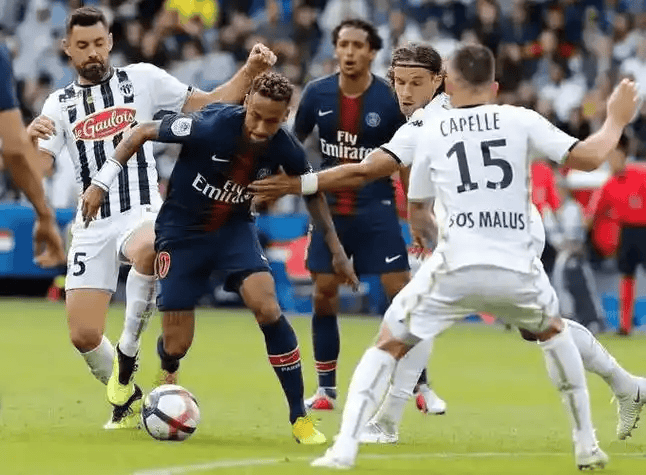 9体育-关于赛前法国杯焦点战；皇家社会临场应变；更衣室稳定；轮换策略成焦点的信息